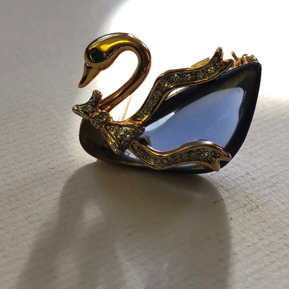 Swan Brooch With Blue Translucent Body Gold Tone Rhinestone Ribbon Vintage Retro - Picture 9 of 10